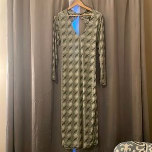 Mesh Twist Back Dress in Multi Green, Sizes: 14 (1) and 16 (2)